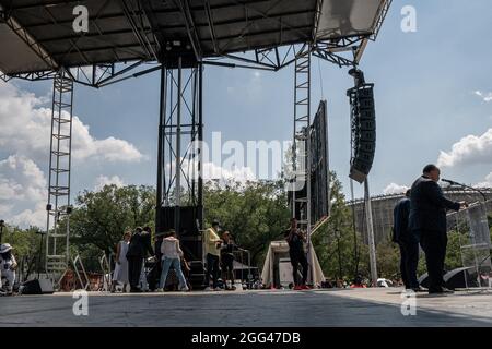 Washington, Usa. August 2021. Martin Luther King III spricht in der National Mall während des „Marsch auf Washington“ zum 58. Jahrestag der Rede von Pfarrer Martin Luther King Jr. „I have a Dream“ am Samstag, dem 28. August 2021 in Washington, DC. Wahlrechtler fordern Bundesgesetze zum Schutz und zur Erweiterung des Zugangs zu den Wahlen. Foto von Ken Cedeno/UPI Credit: UPI/Alamy Live News Stockfoto