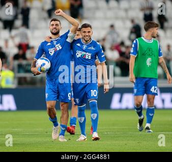 Patric Cutrone (FC Empoli) und Nedim Bajrami (FC Empoli) während des Fußballspiels der italienischen Meisterschaft Serie A zwischen dem FC Juventus und dem FC Empoli am 28. August 2021 im Allianz-Stadion in Turin, Italien - Foto Nderim Kaceli / DPPI Stockfoto