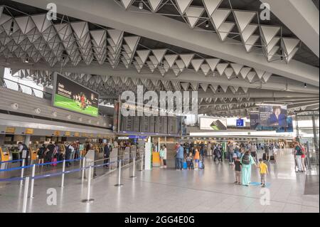Frankfurt Juli 2021: Frankfurt Airport Terminal 1 des Flughafens innen Stockfoto