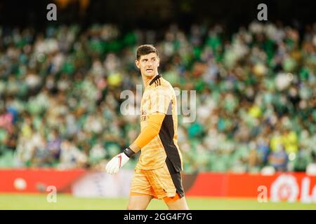 Sevilla, Spanien. August 2021. Thibaut Courtois in Aktion während des La Liga Santander 2021/2022-Spiels zwischen Real Betis und Real Madrid im Benito Villamarin-Stadion. (Endergebnis; Real Betis 0:1 Real Madrid) Credit: SOPA Images Limited/Alamy Live News Stockfoto