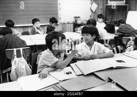 Austin Texas USA, um 1993: Vietnamesisch-amerikanische Schüler der zweiten bis sechsten Klasse im zweisprachigen Klassenzimmer: Walnut Creek Elementary, eine Schule in einem Viertel mit einer großen Bevölkerung vietnamesischer Einwanderer. ©Bob Daemmrich Stockfoto