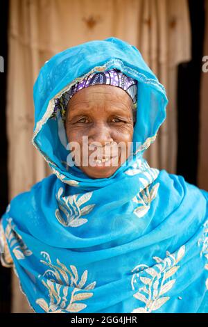 Porträt einer älteren Frau in der Region Ségou, Mali, Westafrika. Stockfoto