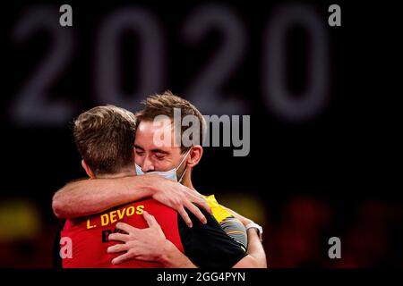 Der belgische Tischtennisspieler Laurens Devos und Carlo Agnello feiern nach dem Gewinn eines Tischtennisspiels zwischen dem Belgier Laurens Devos und dem Australier Stockfoto