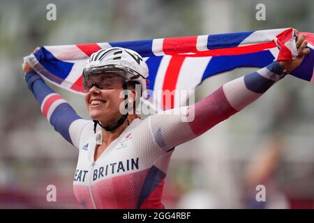 TOKIO, JAPAN - 29. AUGUST: Hannah Cockroft aus Großbritannien tritt am 29. August 2021 im Olympiastadion in Tokio, Japan, im T34-Finale der Frauen während der Paralympischen Spiele von Tokio 2020 an (Foto von Helene Wiesenhaan/Orange Picics) NOCNSF Atletiekunie Credit: Orange Pics BV/Alamy Live News Stockfoto