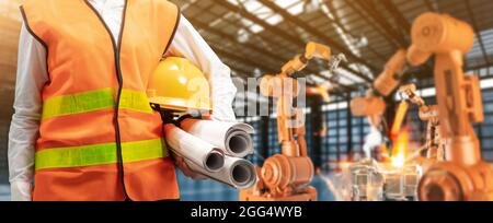 Techniker oder Techniker arbeiten im Werk mit einem 3d-Renderroboter Stockfoto