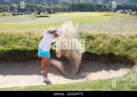Annabell Fuller vom Team GB&I spielt während des 2021 Curtis Cup Day 3 - Singles im Conwy Golf Club, Conwy, Wales am Samstag von einem Bunker auf dem 16. Loch aus Stockfoto