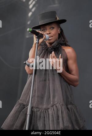 Portsmouth, Großbritannien. August 2021. Shirley Klaris Yonavieve 'Skye' Edwards, Singer Songwriterin und Sängerin der englischen Elektronikband Morcheeba, tritt beim Victorious Festival live auf der Bühne auf. (Foto von Dawn Fletcher-Park/SOPA Images/Sipa USA) Quelle: SIPA USA/Alamy Live News Stockfoto