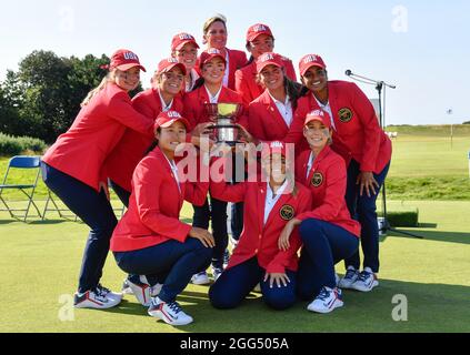 Das Team USA feiert den Gewinn des Curtis Cup 12.5 Punkte auf 7.5 Punkte gegenüber dem Team GB&I nach dem Curtis Cup Day 3 2021 - Singles im Conwy Golf Club, Conwy Stockfoto