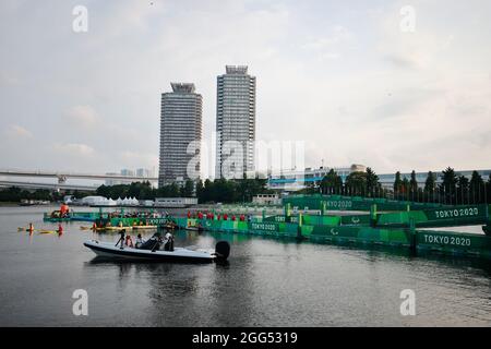 Tokio, Japan. August 2021. General View Triathlon : Männer-PTWC im Odaiba Marine Park während der Paralympischen Spiele von Tokio 2020 in Tokio, Japan. Quelle: SportsPressJP/AFLO/Alamy Live News Stockfoto