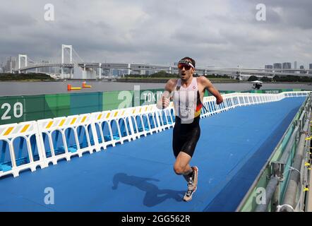 Tokio, Japan. August 2021. Paralympics: Triathlon, Finale, Männer, im Odaiba Marine Park. Martin Schulz aus Deutschland läuft. Quelle: Karl-Josef Hildenbrand/dpa/Alamy Live News Stockfoto