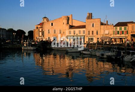 FRANKREICH. CHARENTE-MARITIME (17) ILE DE RE. DAS DORF SAINT-MARTIN Stockfoto