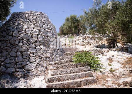 Das Pajare, ein typisches Steingebäude für Tierheim, in Salento Puglia Italien Stockfoto