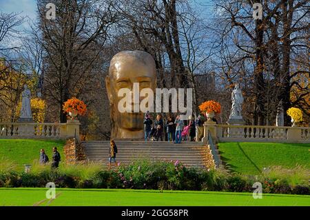 FRANKREICH. PARIS (75) 6E ARR. JARDIN DU LUXEMBOURG. DER PROPHET, MODERNE BRONZESKULPTUR VON LOUIS DERBRE IM JAHR 2007 Stockfoto