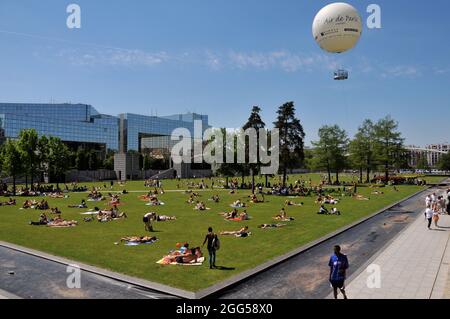 FRANKREICH. PARIS (75) 15. ARR. DER ANDRE-CITIZEN-PARK UND SEIN GEFANGENENBALLON Stockfoto