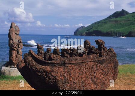 FRANZÖSISCH-POLYNESIEN. MARQUISE-INSELN. INSEL DE NUKU HIVA. SKULPTUR Stockfoto