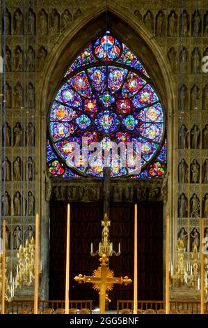 FRANKREICH. MARNE (51) REIMS. DIE KATHEDRALE NOTRE-DAME VON REIMS, DAS MEISTERWERK DER GOTISCHEN KUNST, IN DEM DIE KÖNIGE VON FRANKREICH GEKRÖNT WURDEN, WAR EINES DER ERSTEN MONUM Stockfoto