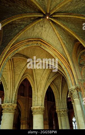 FRANKREICH. MARNE (51) DIE KATHEDRALE NOTRE-DAME VON REIMS, DAS MEISTERWERK DER GOTISCHEN KUNST, IN DEM DIE KÖNIGE VON FRANKREICH GEKRÖNT WURDEN, WAR EINES DER ERSTEN MONUMENTE Stockfoto