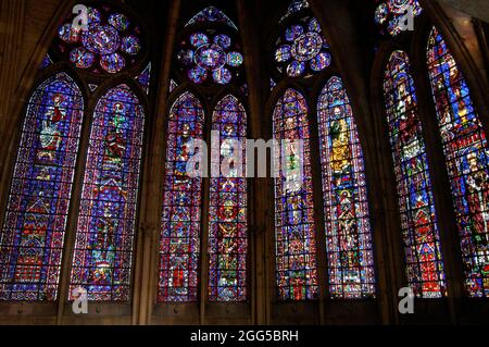 FRANKREICH. MARNE (51) REIMS. DIE KATHEDRALE NOTRE-DAME VON REIMS, DAS MEISTERWERK DER GOTISCHEN KUNST, IN DEM DIE KÖNIGE VON FRANKREICH GEKRÖNT WURDEN, WAR EINES DER ERSTEN MONUM Stockfoto