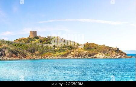 Tolle Aussicht auf Torre di Lonsonsardo in Santa Teresa Gallura. Beliebtes Reiseziel des Mittelmeers. Ort: Santa Teresa Gallura, Provinc Stockfoto