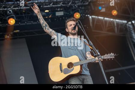 Frank Turner beim Victorious Festival 2021, Portsmouth, Hampshire, Großbritannien. August 2021. Kredit: Charlie Raven/Alamy Live Nachrichten Stockfoto