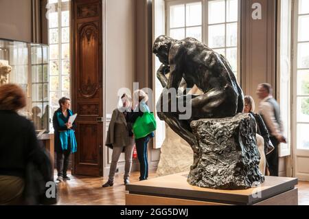 FRANKREICH. PARIS (7. BEZIRK). RODIN MUSEUM. ' DER DENKER ', AUGUSTE RODIN, ( BRONZESTATUE ORIGINALGRÖSSE) Stockfoto