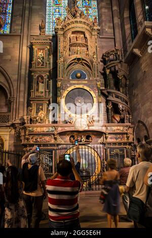 FRANKREICH. BAS-RHIN (67). STRASSBURG. KATHEDRALE NOTRE-DAME. DIE ASTRONOMISCHE UHR Stockfoto