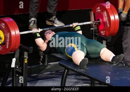 Tokio, Japan. August 2021. Mariana D'Andrea aus Brasilien tritt beim Powerlifting-Finale der Frauen mit 73 kg bei den Paralympischen Spielen 2020 in Tokio, Japan, am 29. August 2021 an. Quelle: Zhang Cheng/Xinhua/Alamy Live News Stockfoto