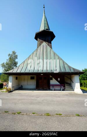 Kirche in Les Bioux, einem ruhigen und charmanten Dorf am See von Joux (Lac de Joux). Kanton Waadt. Schweiz. Stockfoto