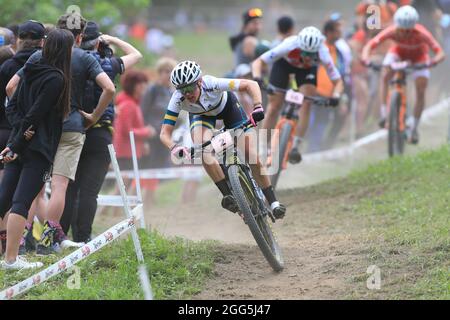 Commezzadura, Italien. August 2021. UCI 2021 Mountainbike Cross Country Weltmeisterschaft in Commezzadura am 28. August 2021. Women Olympic, MCCONNELL Rebecca (AUS) (Foto: Pierre Teyssot/ESPA-Images) Quelle: European Sports Photo Agency/Alamy Live News Stockfoto