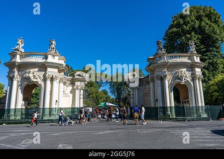 Italien, Rom: Zoologischer Garten Bioparco di Roma (Giardino Zoologico), Eintritt in den Zoo von den Gärten der Villa Borghese Stockfoto