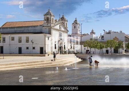 kirche, Architektur, Statuen, algarve, christentum, Religion, lagos, portugal, Giebel, alt, Glocke, Gothic Stockfoto