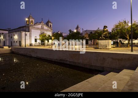 kirche, Architektur, Statuen, algarve, christentum, Religion, lagos, portugal, Giebel, alt, Glocke, Gothic Stockfoto