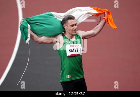 Jason Smyth, Irlands Republik, feiert den Gewinn der 100 m - T13 der Männer während der Leichtathletik im Olympiastadion am fünften Tag der Paralympischen Spiele von Tokio 2020 in Japan. Bilddatum: Sonntag, 29. August 2021. Stockfoto