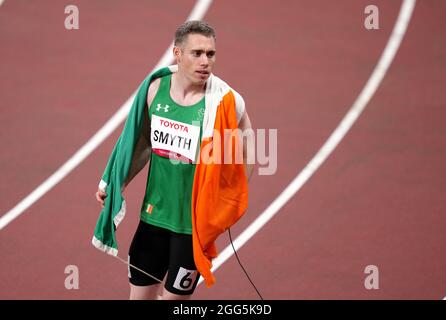 Jason Smyth, Irlands Republik, feiert den Gewinn der 100 m - T13 der Männer während der Leichtathletik im Olympiastadion am fünften Tag der Paralympischen Spiele von Tokio 2020 in Japan. Bilddatum: Sonntag, 29. August 2021. Stockfoto