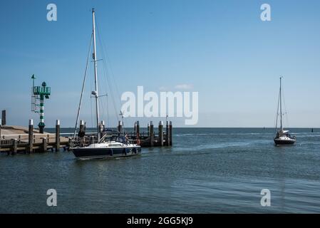 Oudeschild, Texel, Niederlande. 13. August 2021. Der Hafenkopf des Hafens von Oudeschild, Texel. Hochwertige Fotos Stockfoto