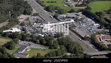 Luftaufnahme von Welcome Break Charnock Richard Services auf der Autobahn M6 in Lancashire, Großbritannien Stockfoto