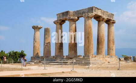 Der Apollotempel an der archäologischen Stätte des antiken Korinths, Griechenland Stockfoto