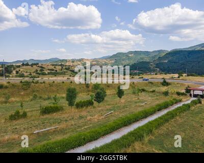 Luftaufnahme der historischen Stadt Klisura, Region Plovdiv, Bulgarien Stockfoto