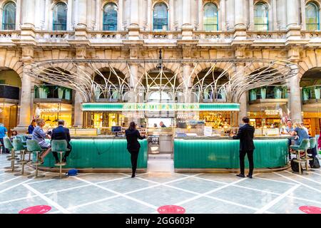 Fortnum's Bar & Restaurant an der Royal Exchange, Bank, London, Großbritannien Stockfoto