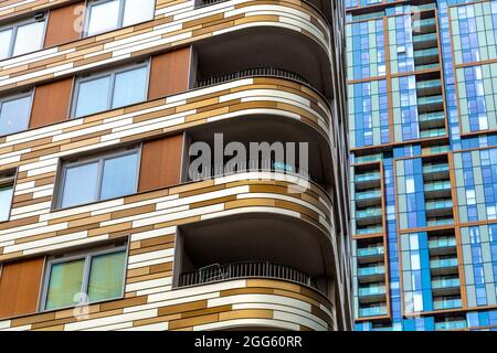 Wohngebäude mit Verkleidung, South Quay, Millharbour, Isle of Dogs, London, VEREINIGTES KÖNIGREICH Stockfoto