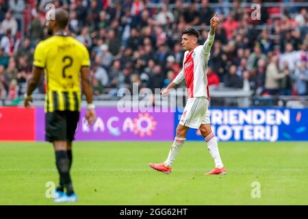 AMSTERDAM, NIEDERLANDE - 29. AUGUST: Edson Alvarez von Ajax feiert sein Tor während des niederländischen Eredivisie-Spiels zwischen Ajax und Vitesse in der Johan Cruijff Arena am 29. August 2021 in Amsterdam, Niederlande (Foto: Peter Lous/Orange Picts) Stockfoto