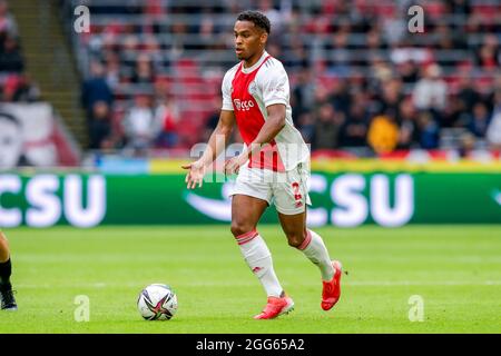 AMSTERDAM, NIEDERLANDE - 29. AUGUST: Jurrien Timber von Ajax während des niederländischen Eredivisie-Spiels zwischen Ajax und Vitesse in der Johan Cruijff Arena am 29. August 2021 in Amsterdam, Niederlande (Foto: Peter Lous/Orange Picts) Stockfoto