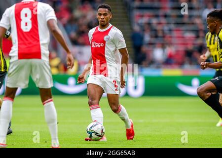 AMSTERDAM, NIEDERLANDE - 29. AUGUST: Jurrien Timber von Ajax während des niederländischen Eredivisie-Spiels zwischen Ajax und Vitesse in der Johan Cruijff Arena am 29. August 2021 in Amsterdam, Niederlande (Foto: Peter Lous/Orange Picts) Stockfoto