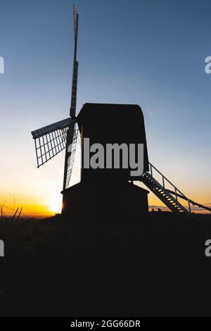 Brill Windmühle Silhouette Stockfoto