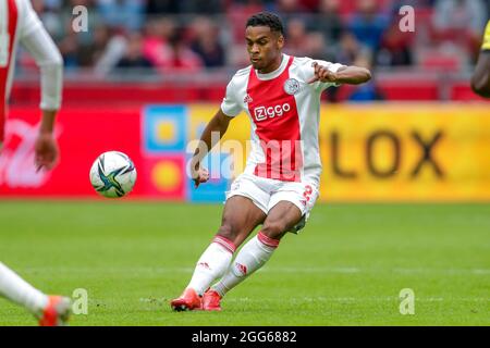 AMSTERDAM, NIEDERLANDE - 29. AUGUST: Jurrien Timber von Ajax während des niederländischen Eredivisie-Spiels zwischen Ajax und Vitesse in der Johan Cruijff Arena am 29. August 2021 in Amsterdam, Niederlande (Foto: Peter Lous/Orange Picts) Stockfoto