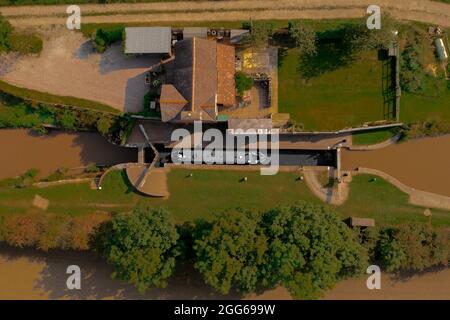 Life on the Cut, Luftbilder von UK Narrowboat Barges boots booten auf den Canal Canals Stockfoto