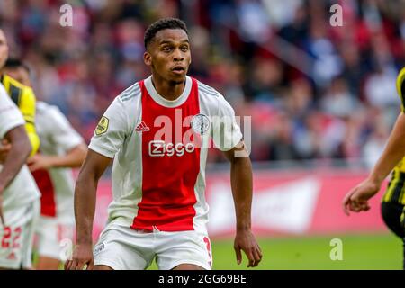 AMSTERDAM, NIEDERLANDE - 29. AUGUST: Jurrien Timber von Ajax während des niederländischen Eredivisie-Spiels zwischen Ajax und Vitesse in der Johan Cruijff Arena am 29. August 2021 in Amsterdam, Niederlande (Foto: Peter Lous/Orange Picts) Stockfoto