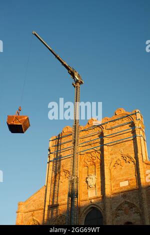 Wiederauffüllungsarbeiten nach dem Erdbeben der Stiftskirche in San Ginesio Macerata Stockfoto