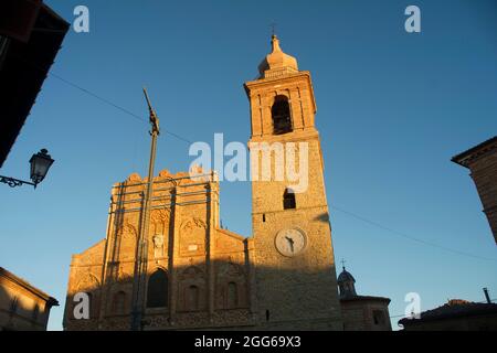 Wiederauffüllungsarbeiten nach dem Erdbeben der Stiftskirche in San Ginesio Macerata Stockfoto