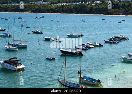 Der Hafen von Newquay in Wales sieht an einem Sommertag fantastisch aus Stockfoto